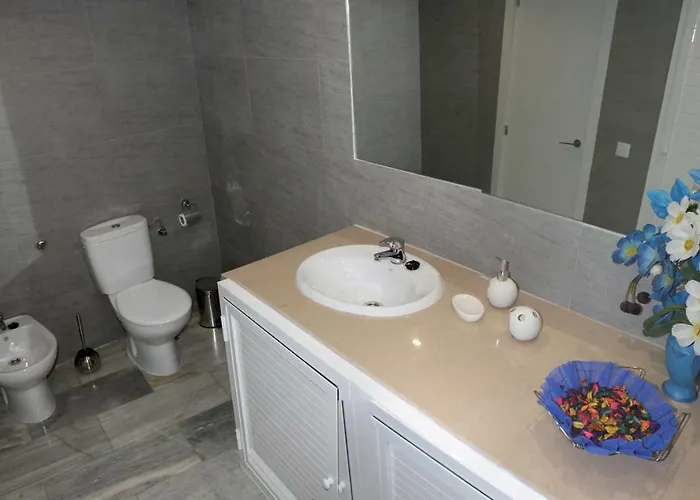 Center Apartment *